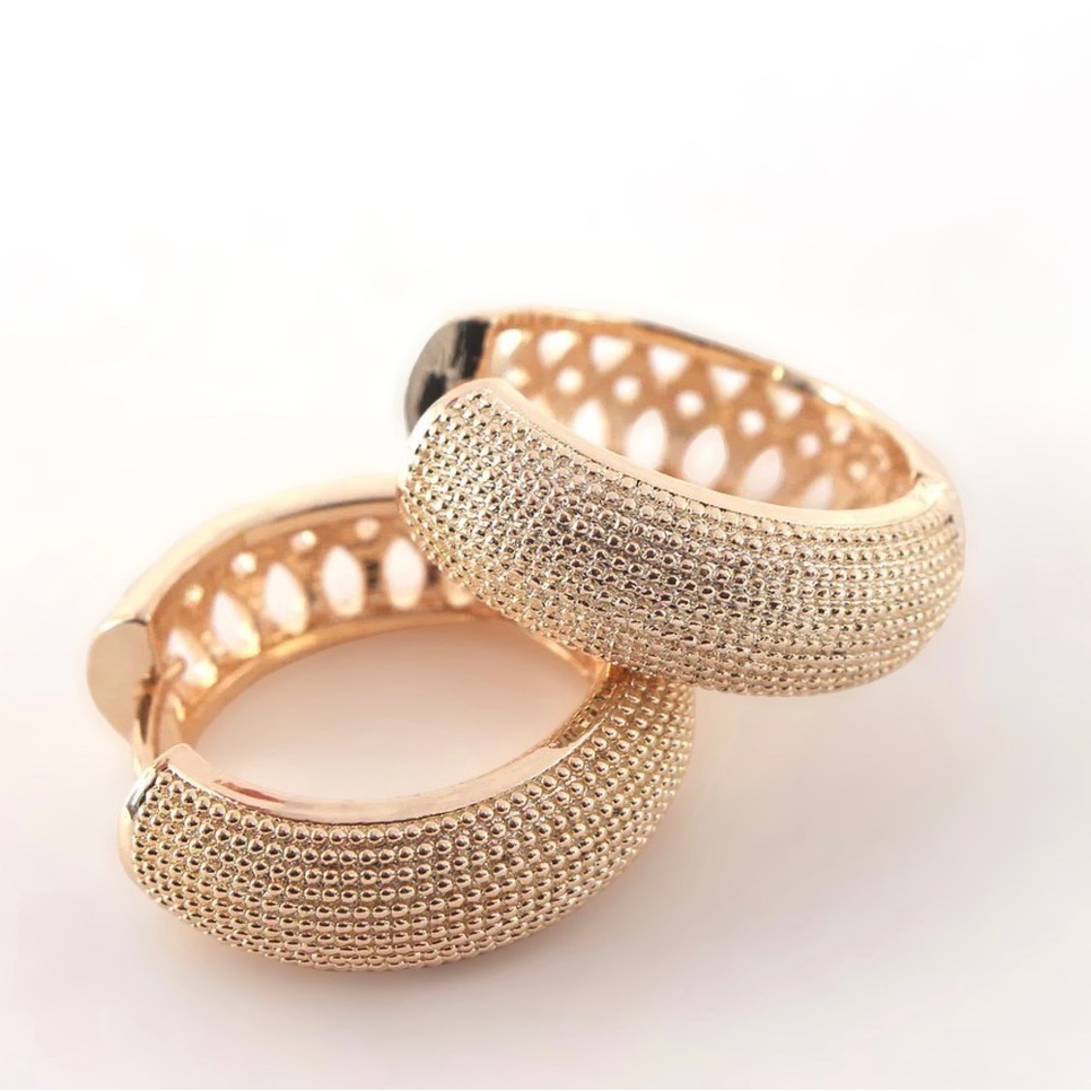 ◾️Luxury Hollow Gold Plated Hoop Earrings